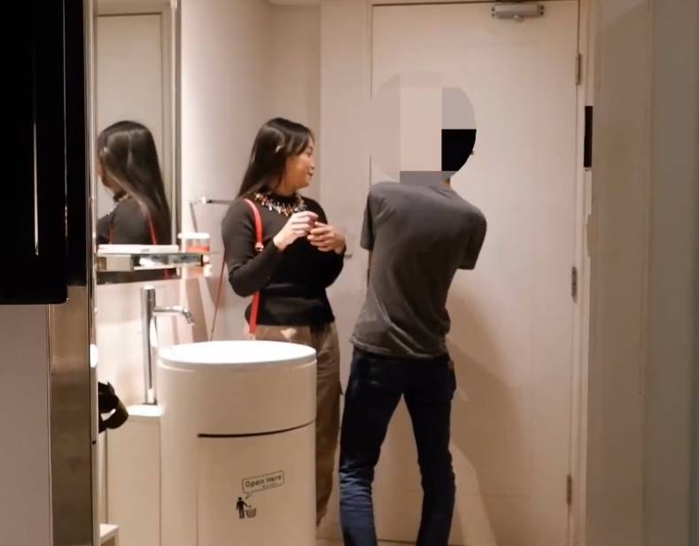 Ajak Sepupu Ke Hotel