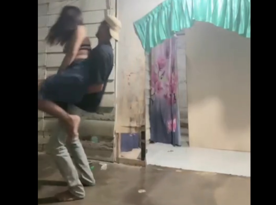 LC Klapa Sawit Malu-malu Dicocol Malah Ketagihan Squirt