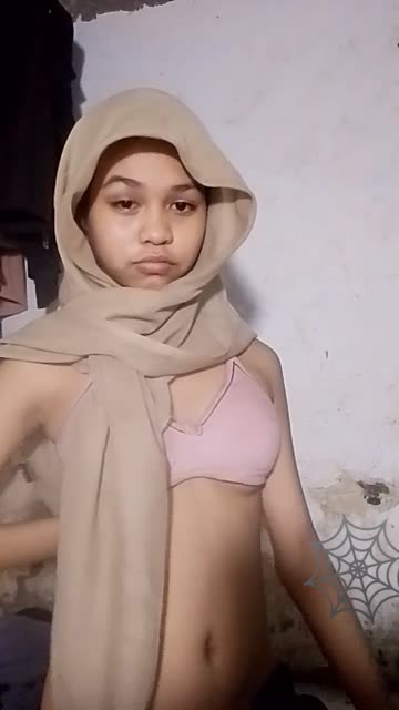 B0cil bulat Jilbab masih proses belajar 0mek