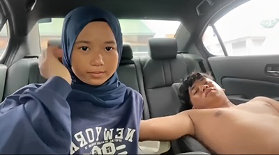 Bokep Indo | Hijab Ukhty 18 Tahun Nekat Ngewe Di Dalam Mobil