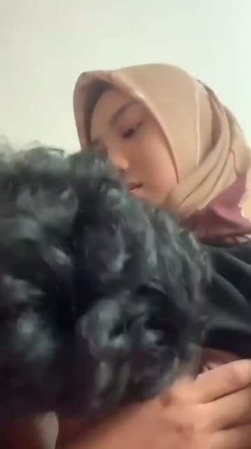 Hijab cantik dipaksa nenenin