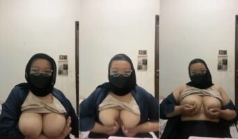 Hijab BBW Toge Nsywa Lagi Asyik Mainin Uting ID 23559320 Mango