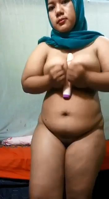 Jilbab Hijau Ustazah Mainin Dildo