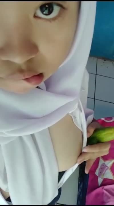 Bowciel pulang sekolah colmek pake timun