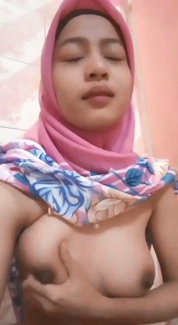 Melly Hijab Berwarna