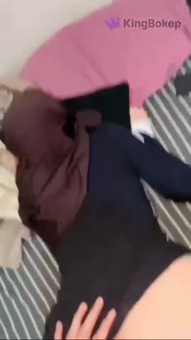 Janda Jilbab Ke Enakan Di Sodok Batang Besar Dari Belakang